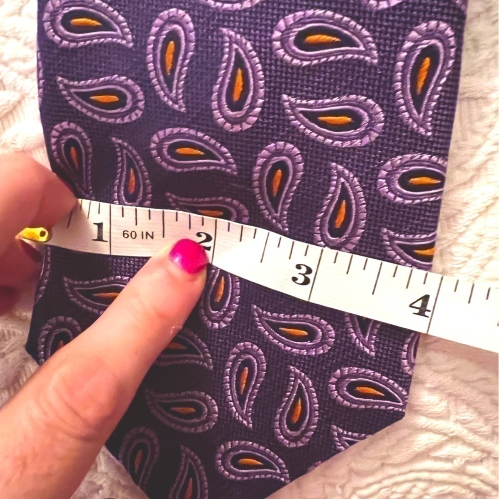 PAUL Fredrick purple paisley tie, 100% silk, 57” x 4”. - Picture 3 of 6